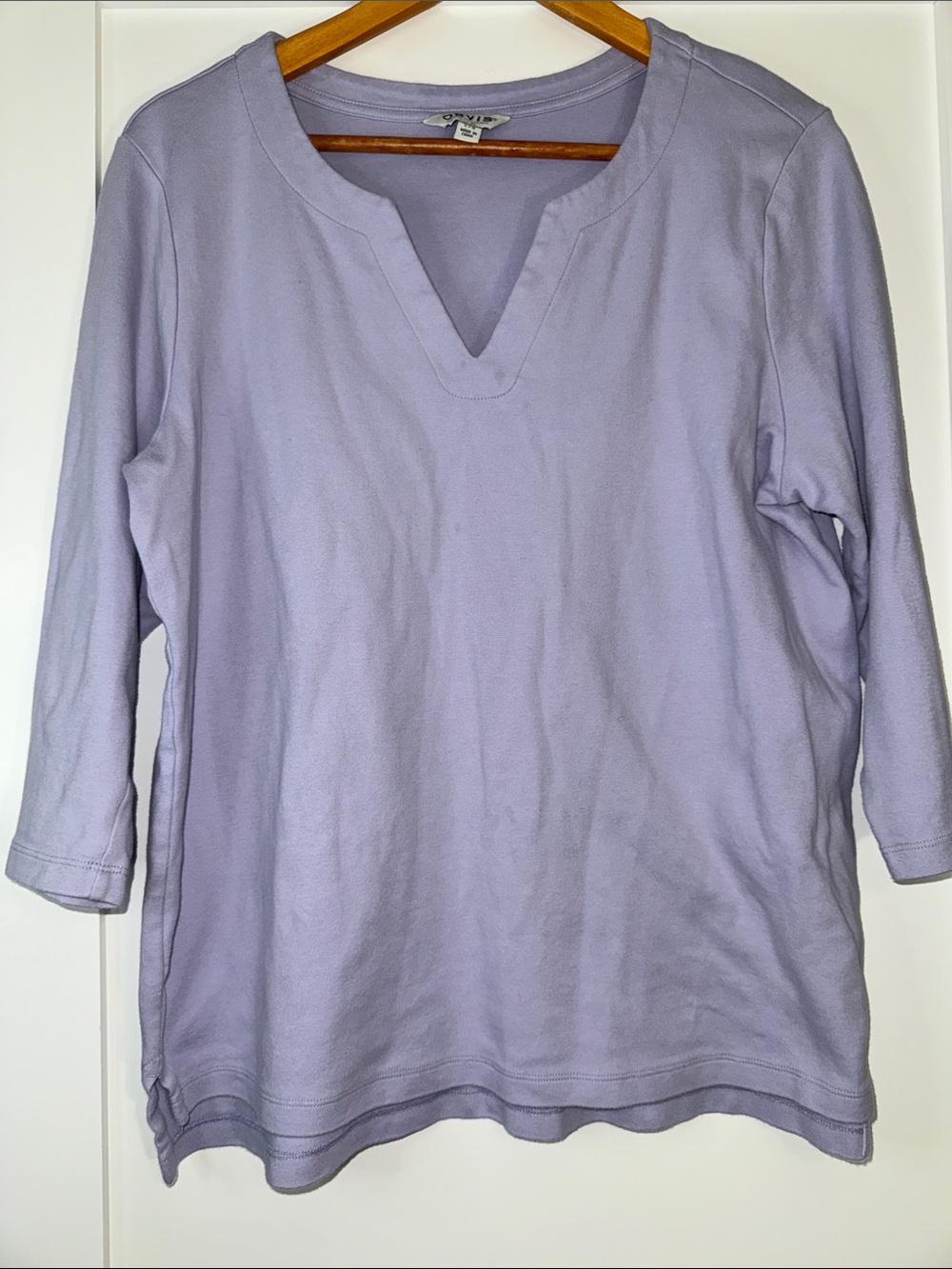 Orvis Light Lavender V Neck 3/4 sleeve tee sz Large